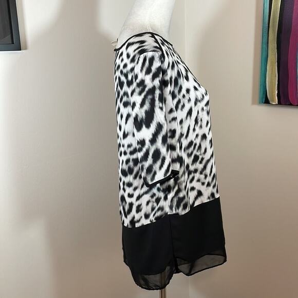 Chico’s asymmetrical hem blouse - Picture 3 of 9